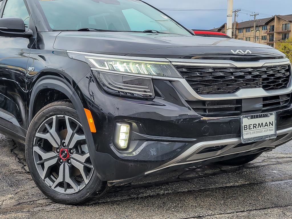 2022 Kia Seltos SX photo 2