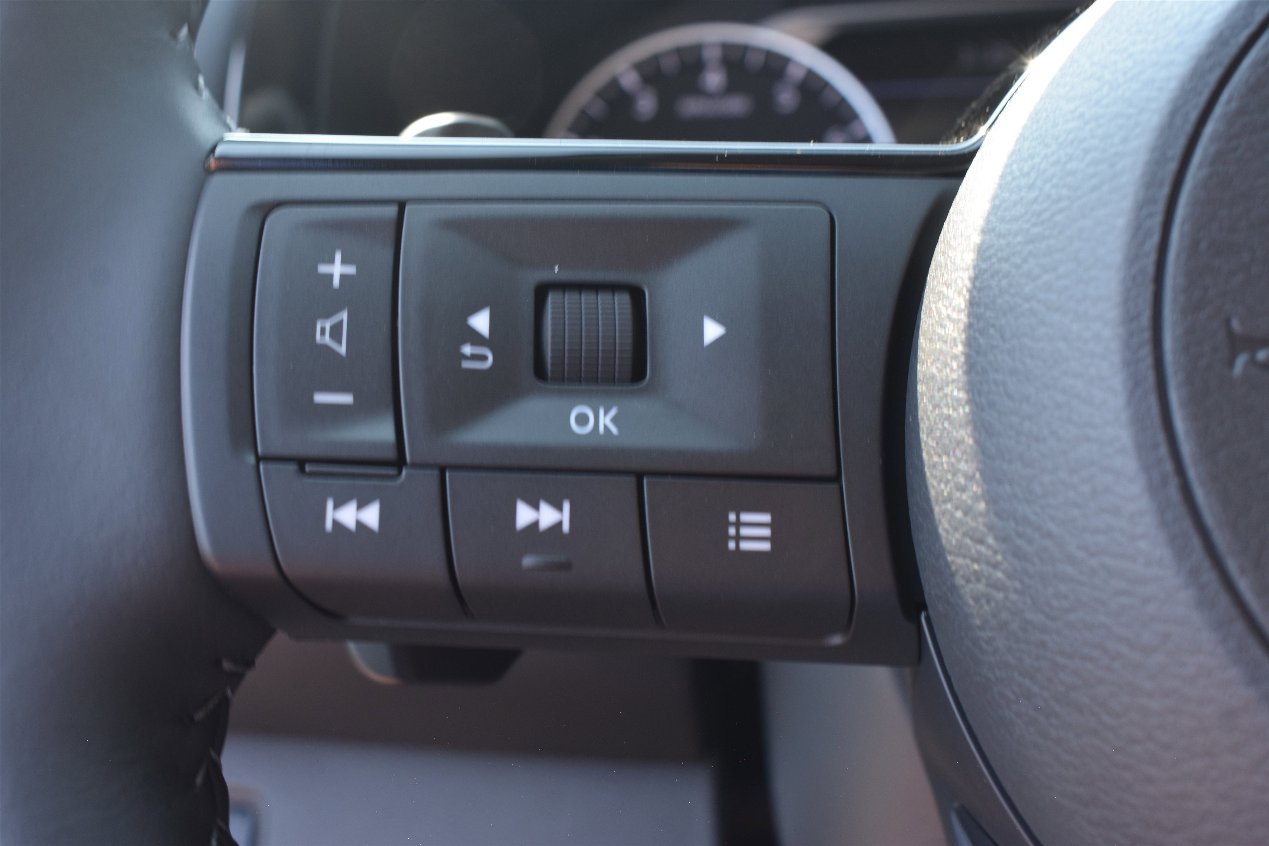 2025 Nissan Pathfinder SL photo 7