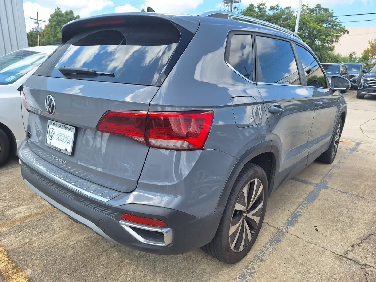 2023 Volkswagen Taos SE photo 4