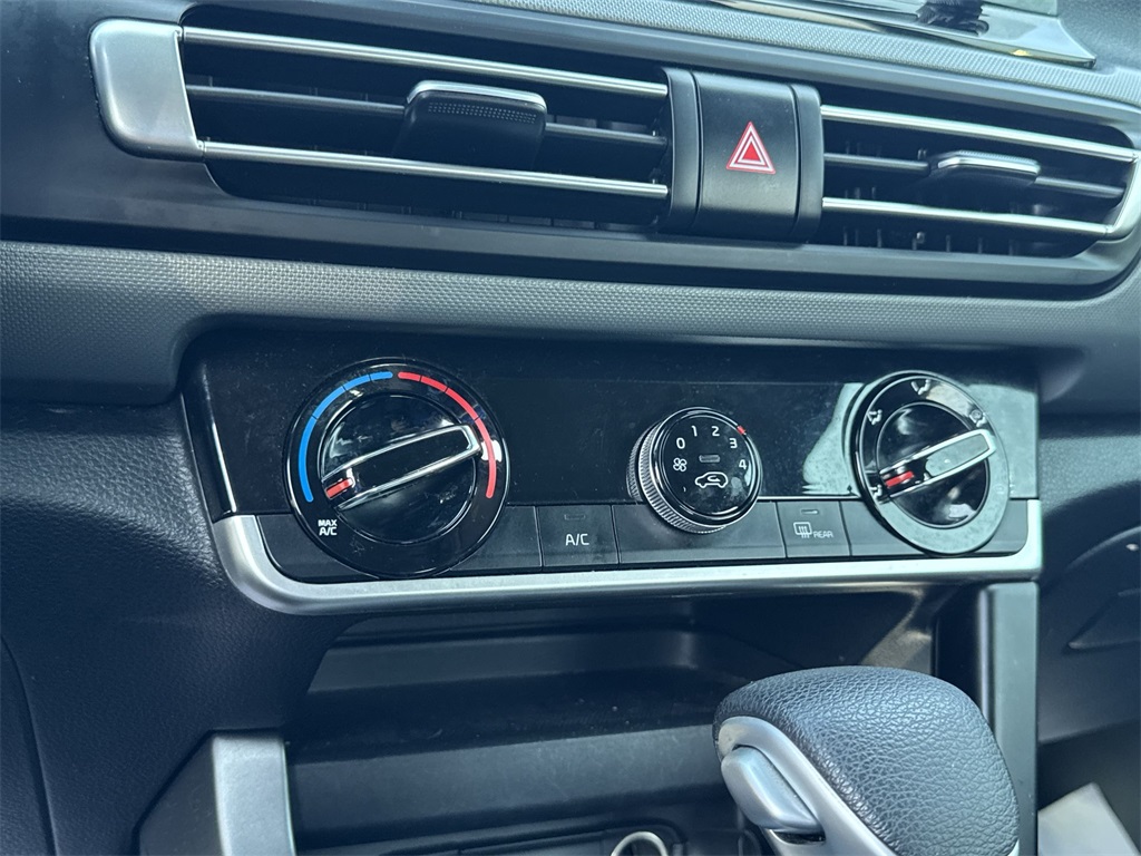 2022 Kia Seltos LX photo 23