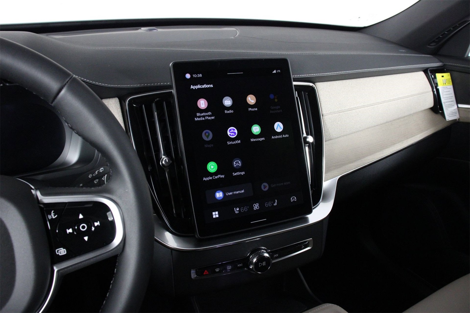 2026 Volvo XC90 Core photo 3