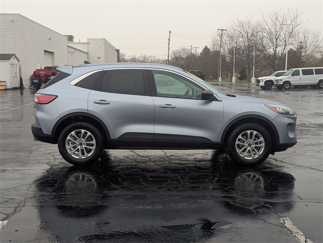 2022 Ford Escape SE photo 3