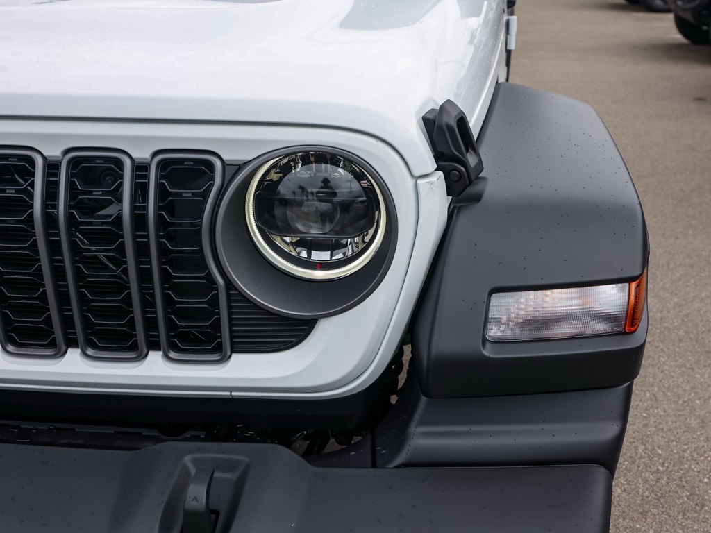 New 2026 Bright White Clear-Coat Exterior Paint Jeep Sport S image 9