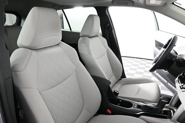 2024 Toyota Corolla Cross LE photo 6