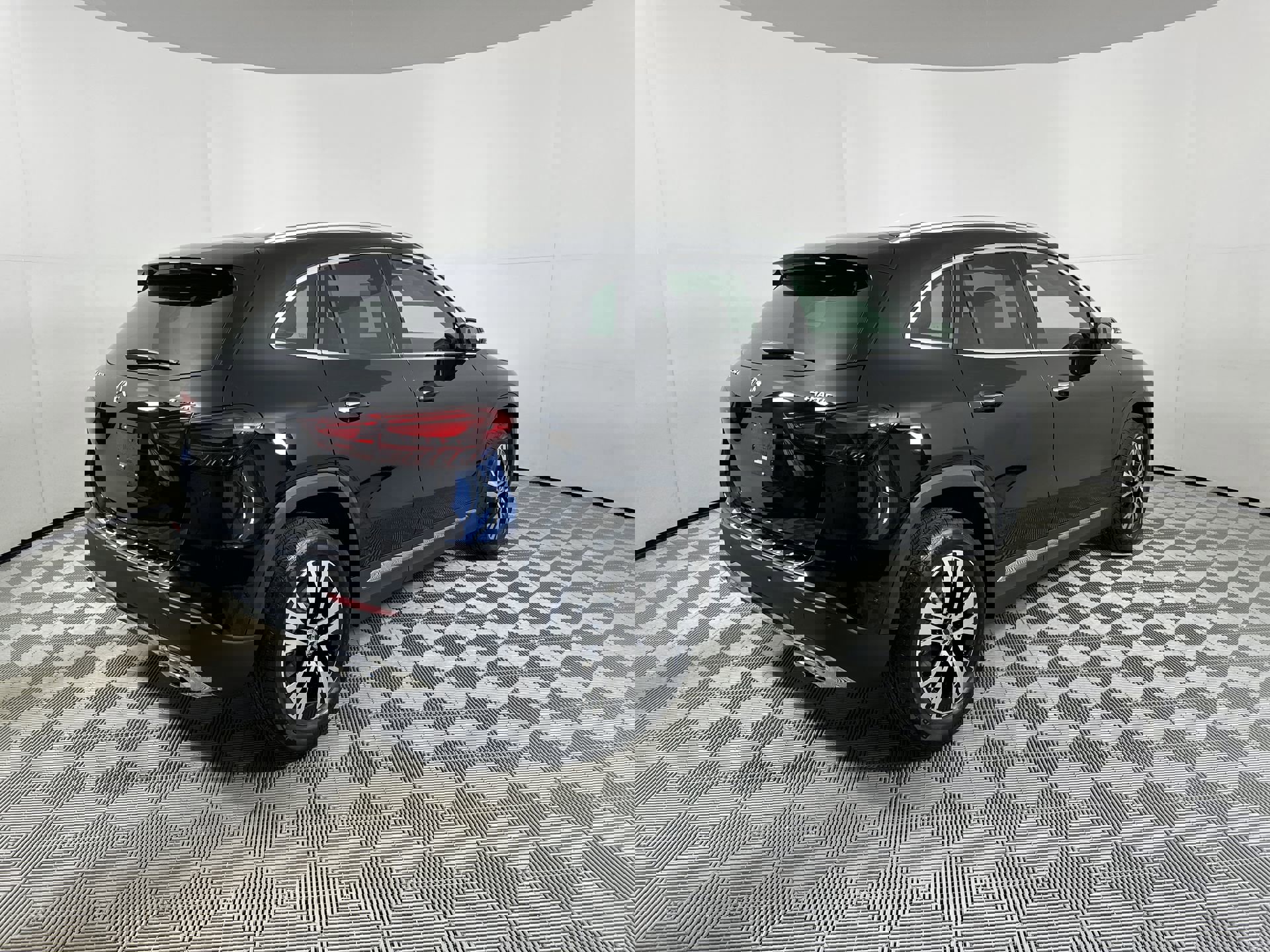 2025 Mercedes Benz GLA 250 4MATIC photo 3