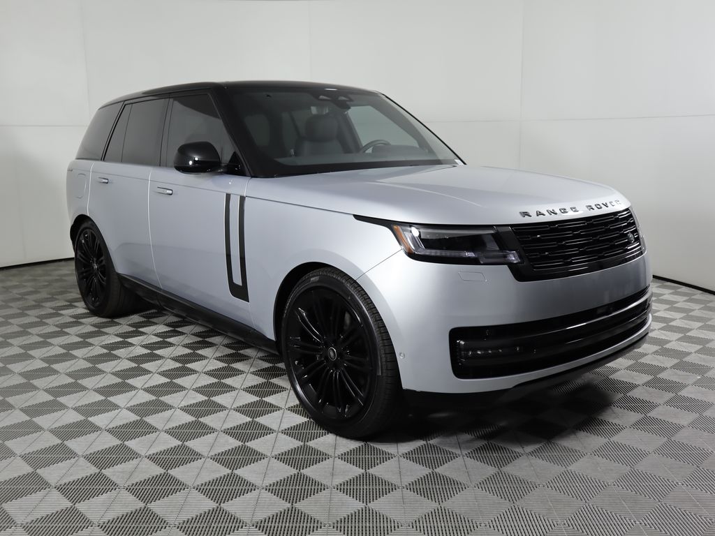 2025 Land Rover Range Rover SE photo 3