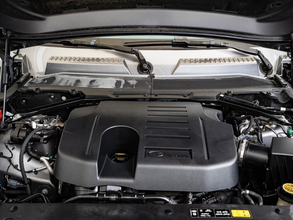 2020 Land Rover Defender 110 SE photo 35