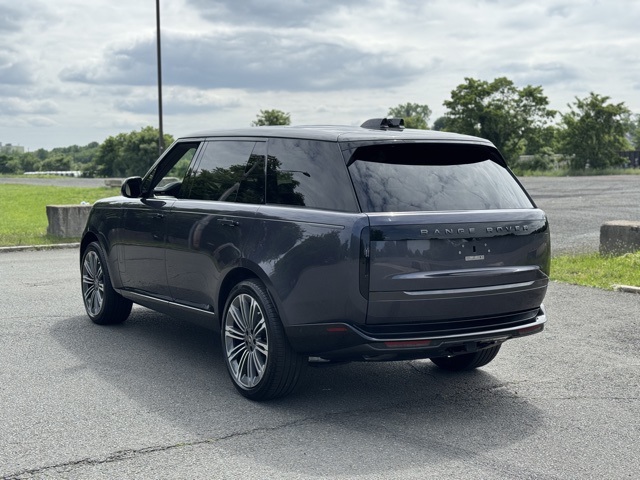 2025 Land Rover Range Rover SE photo 2