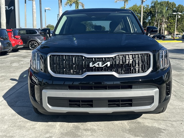 2025 Kia Telluride LX photo 3