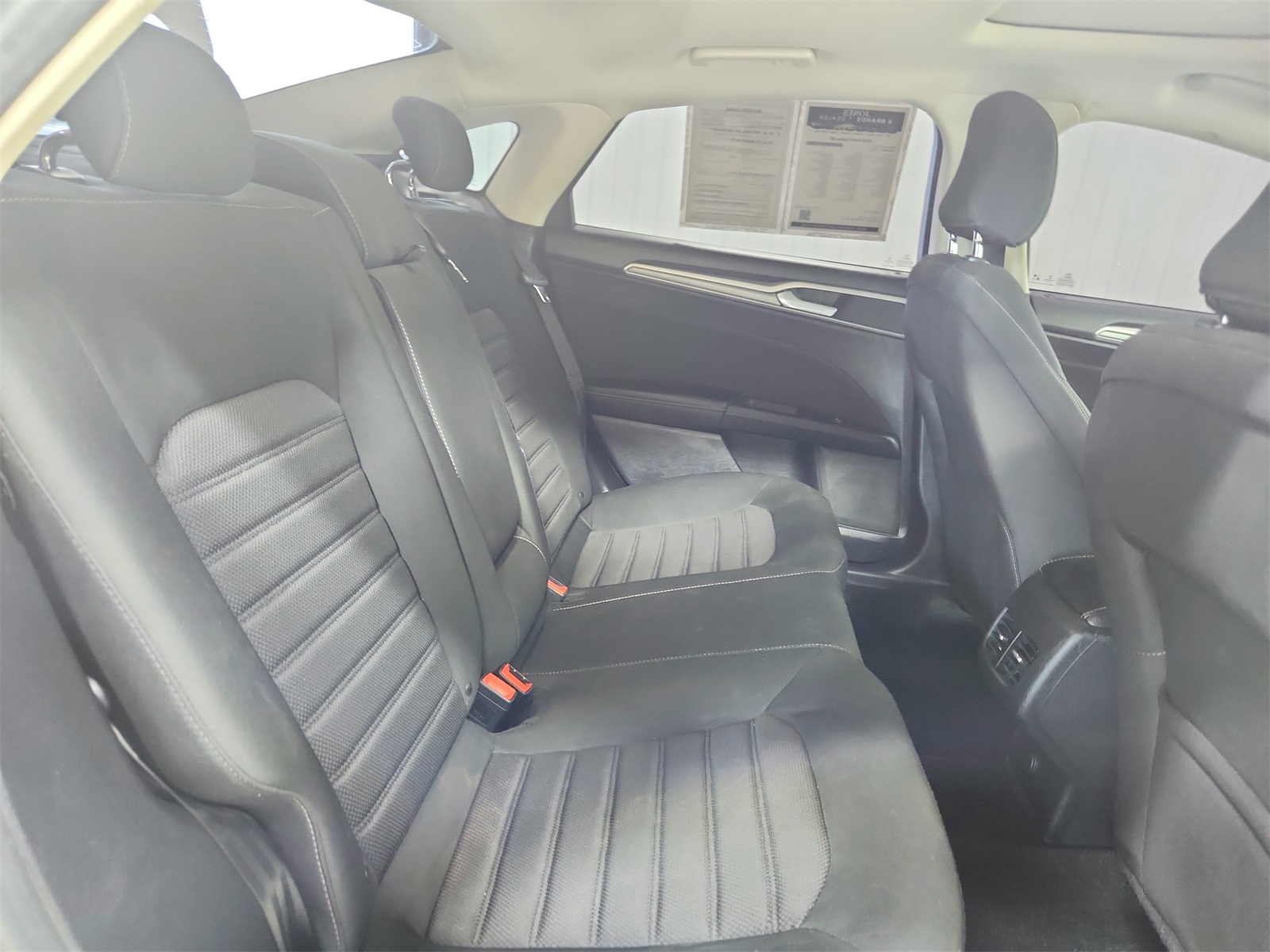 2020 Ford Fusion SE photo 35
