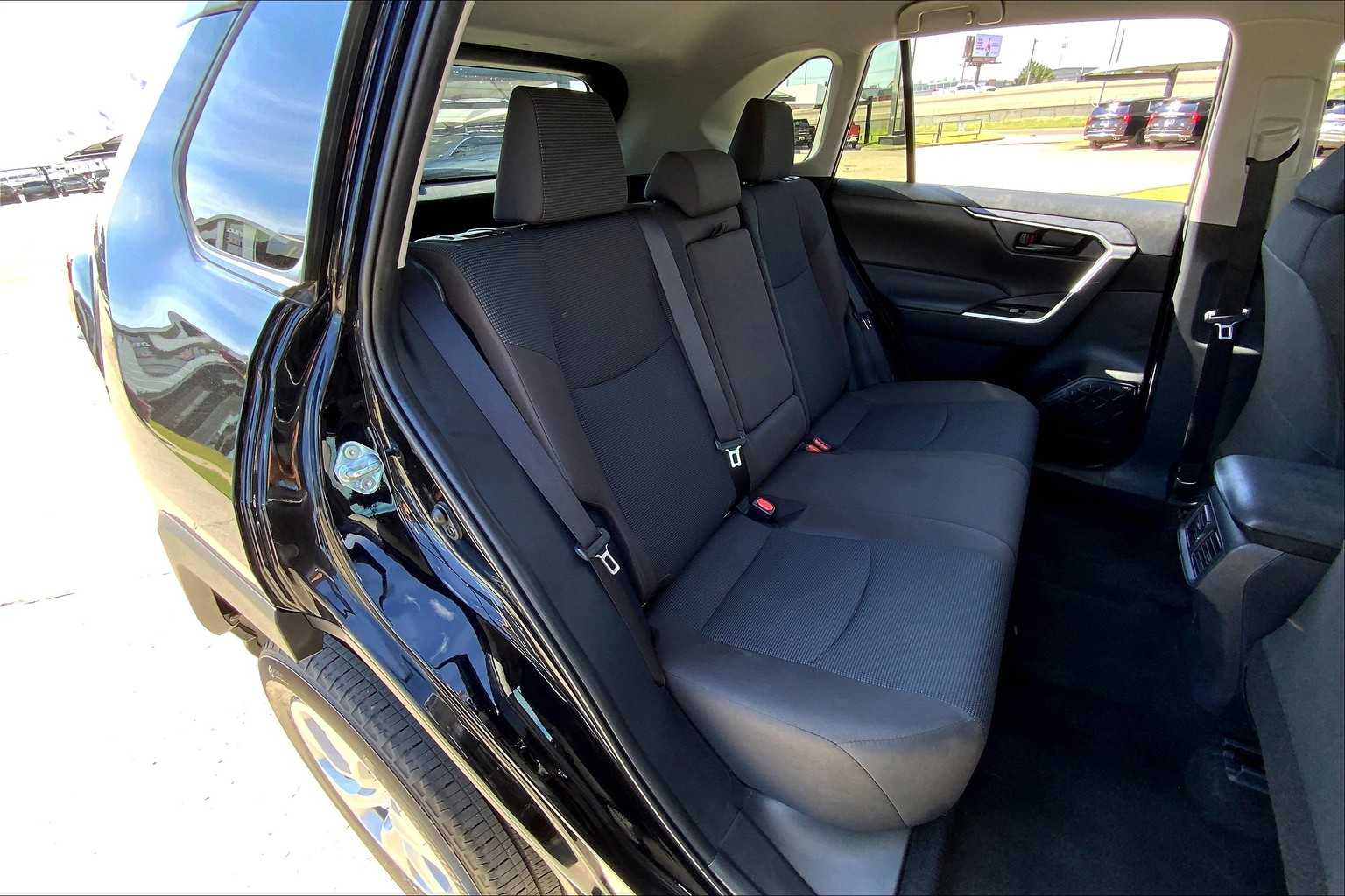 2024 Toyota RAV4 LE photo 16