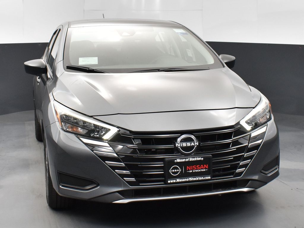2025 Nissan Versa 1.6 S photo 2