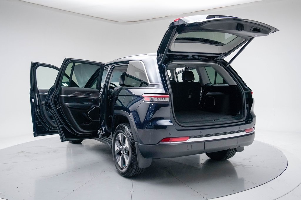 2022 Jeep Cherokee 4xe Base photo 32