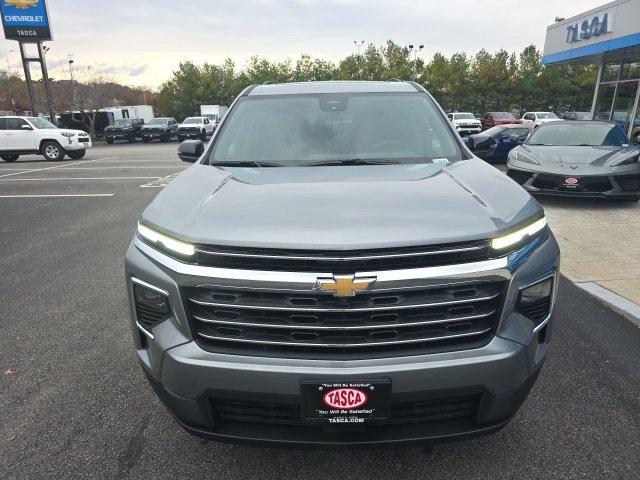 2026 Chevrolet Traverse photo 2