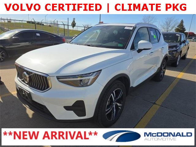 2025 Volvo XC40 Core