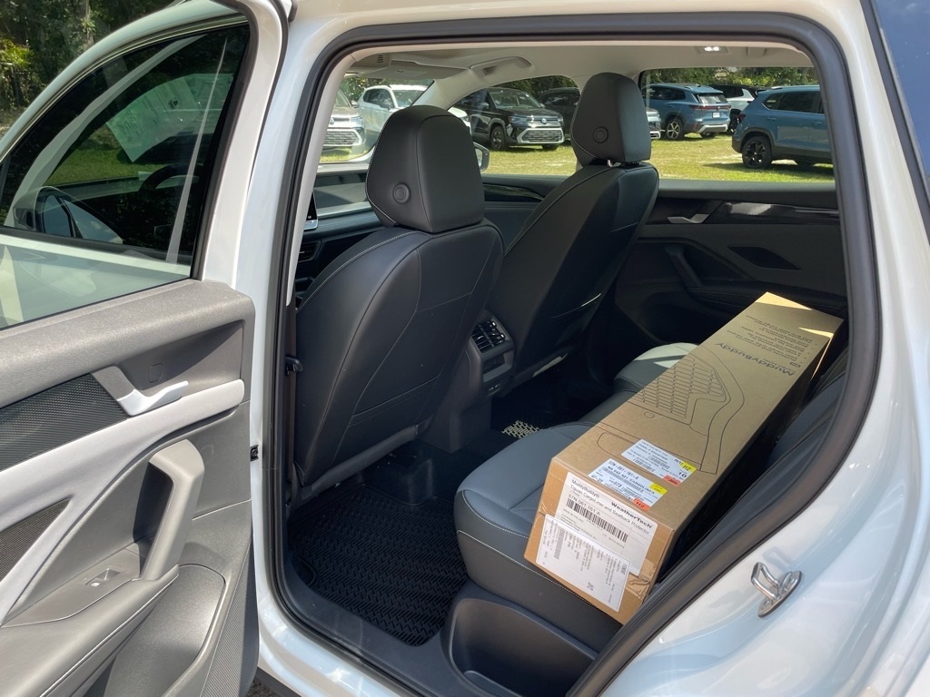 2025 Volkswagen Tiguan SE photo 17