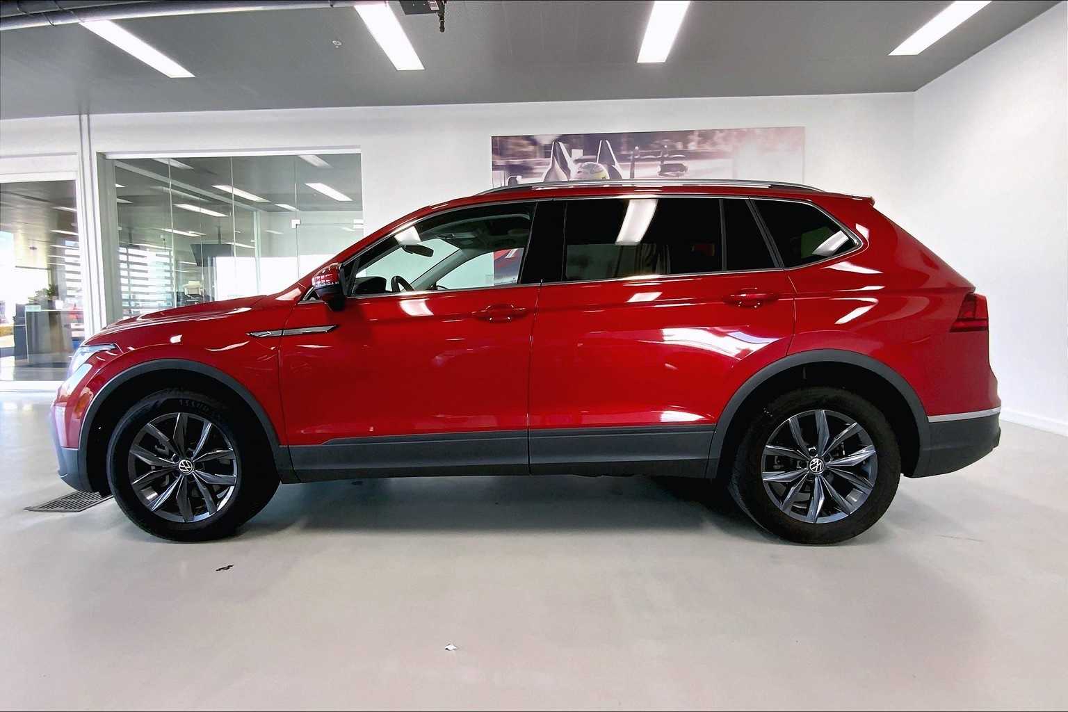 2022 Volkswagen Tiguan SE photo 3