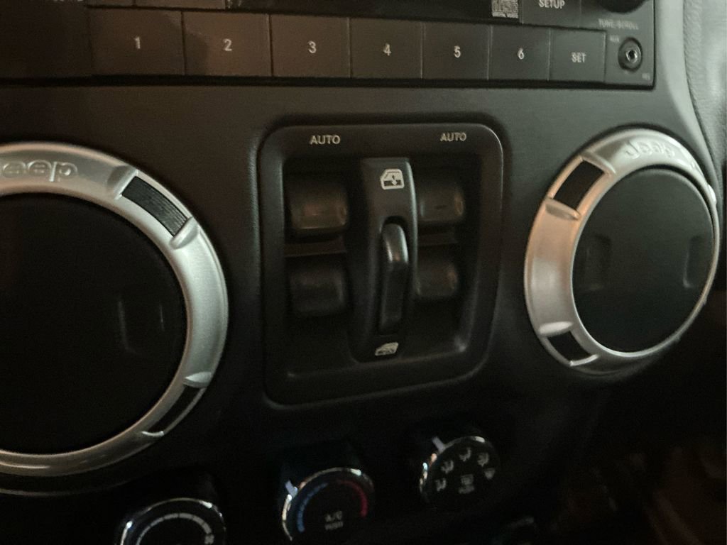 2015 Jeep Wrangler Unlimited Sahara Sport photo 17