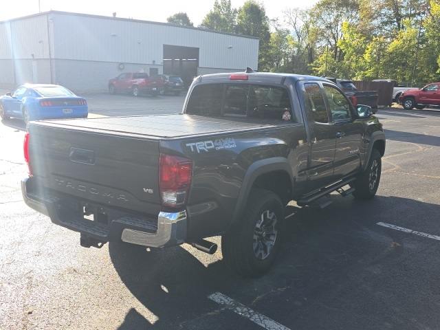 2017 Toyota Tacoma TRD Off-Road 4x4 Access Cab photo 8