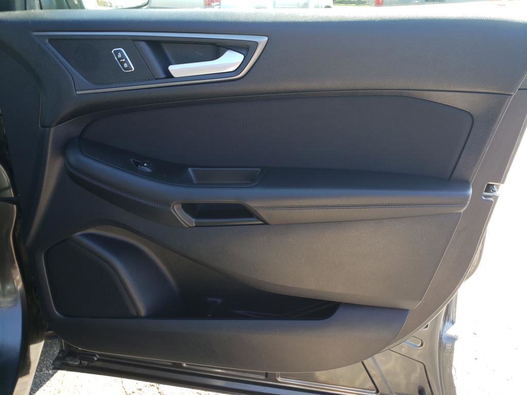 2019 Ford Edge SE photo 17