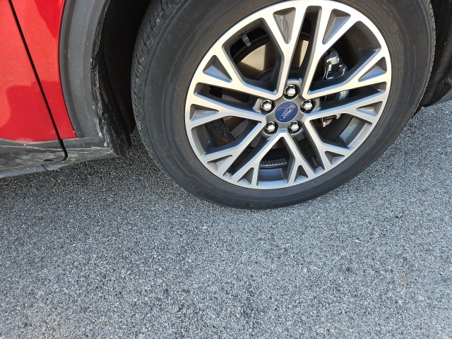 2020 Ford Escape SEL photo 18