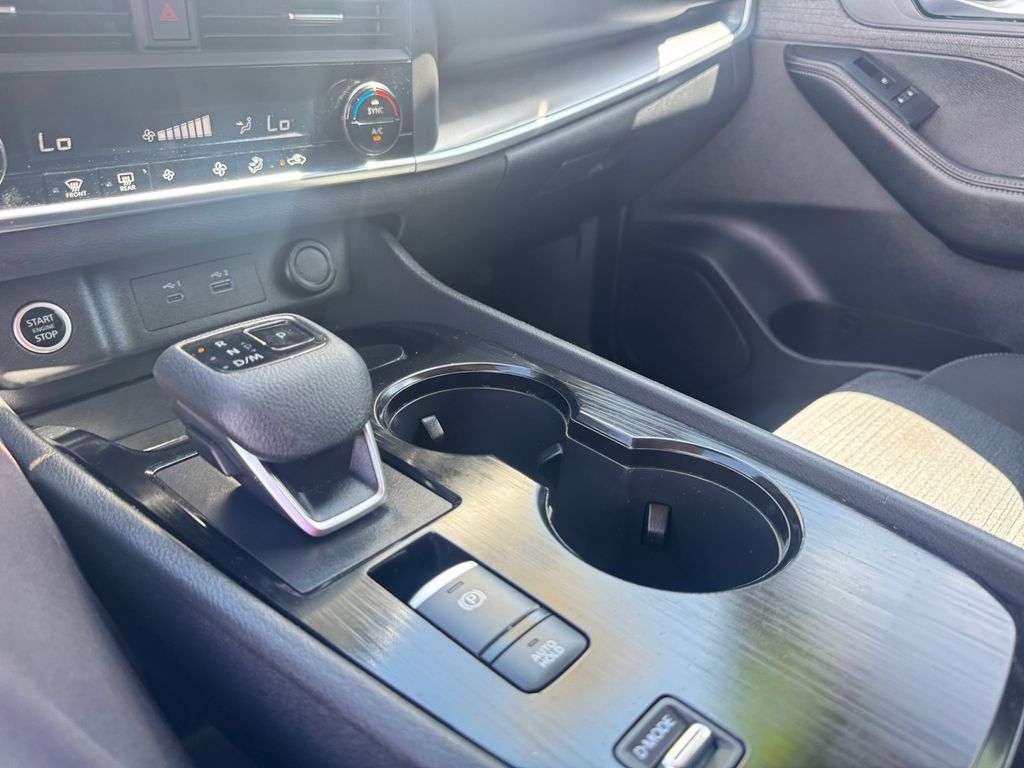 2023 Nissan Rogue SV photo 18