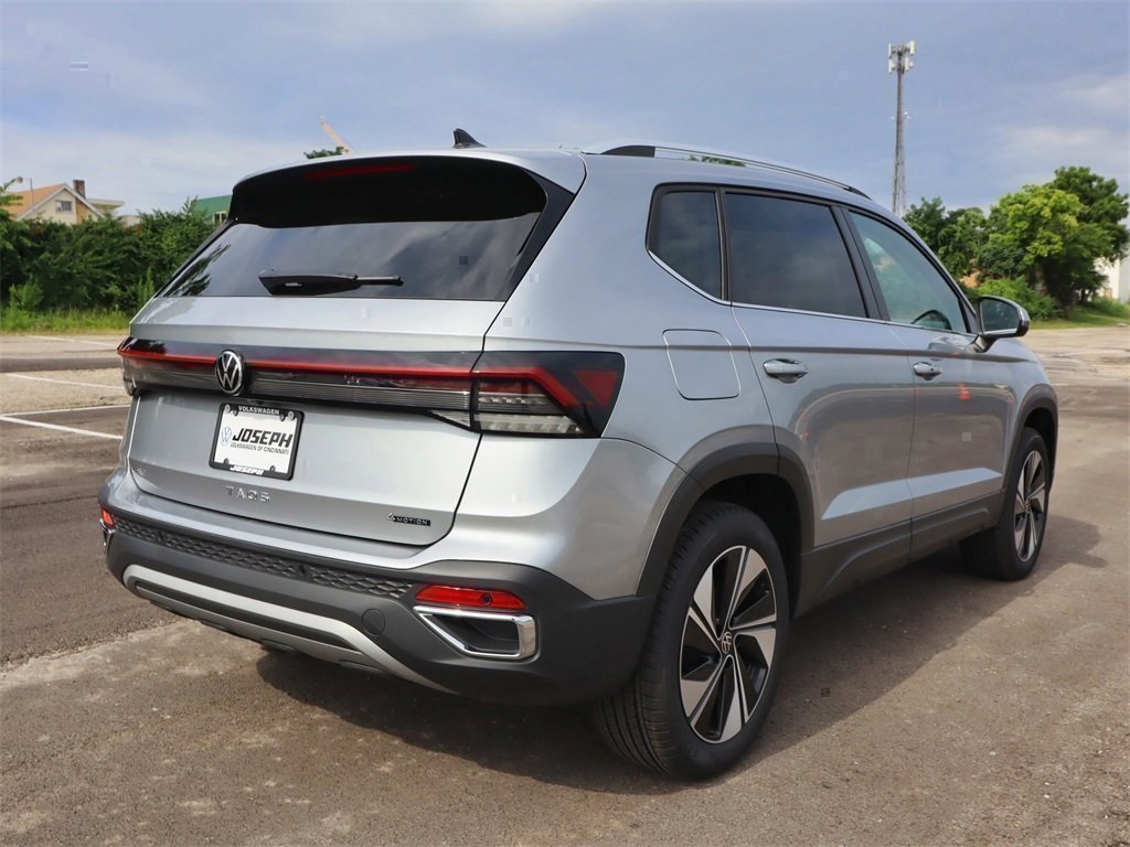 2025 Volkswagen Taos SE photo 5