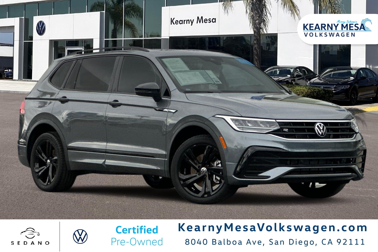 2023 Volkswagen Tiguan SE R-LINE BLACK's photo