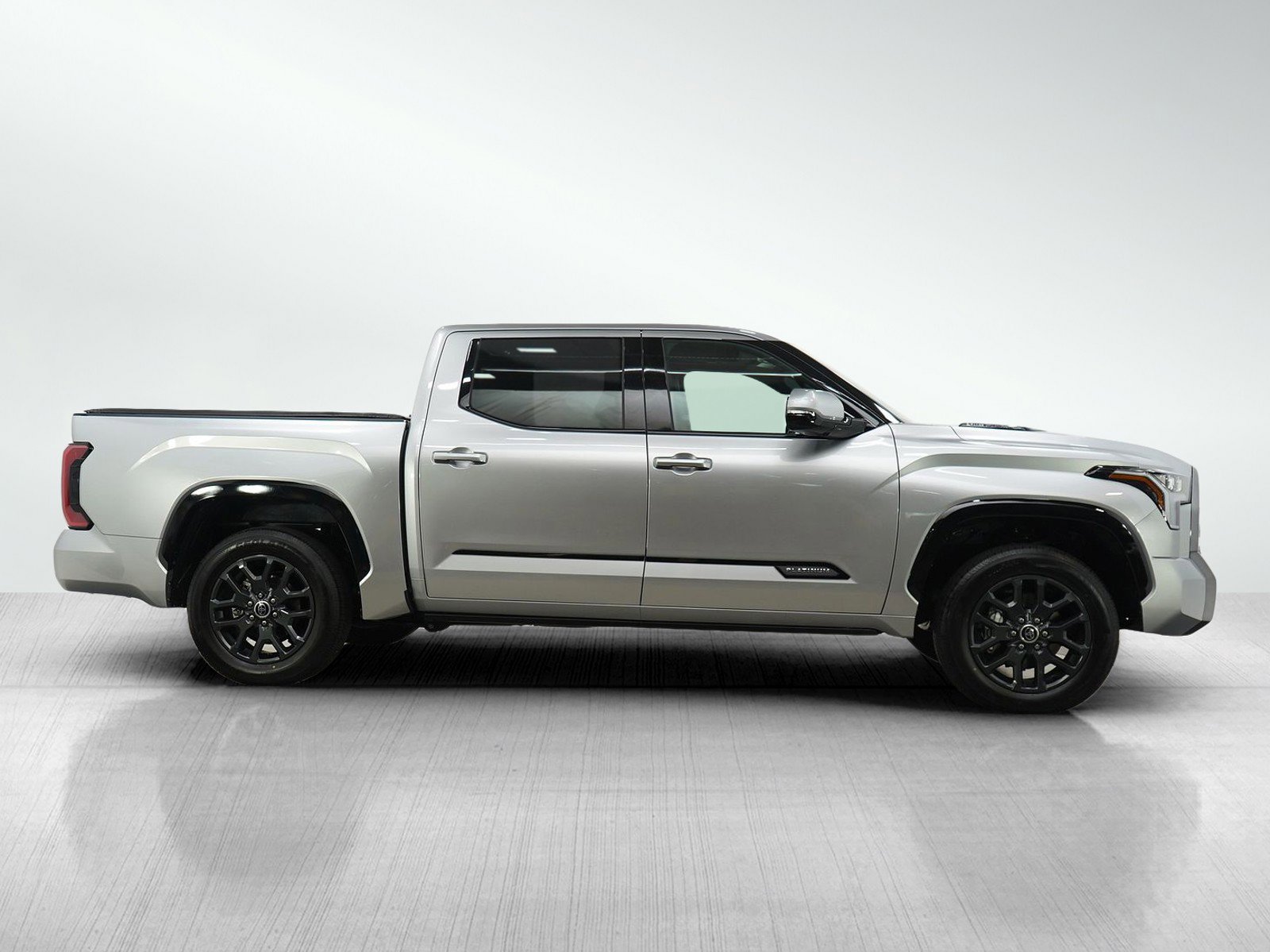2023 Toyota Tundra Platinum CrewMax photo 5