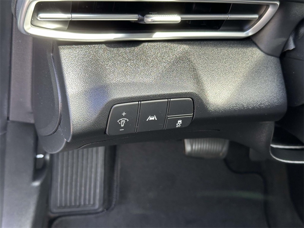 2022 Hyundai Elantra SEL photo 17