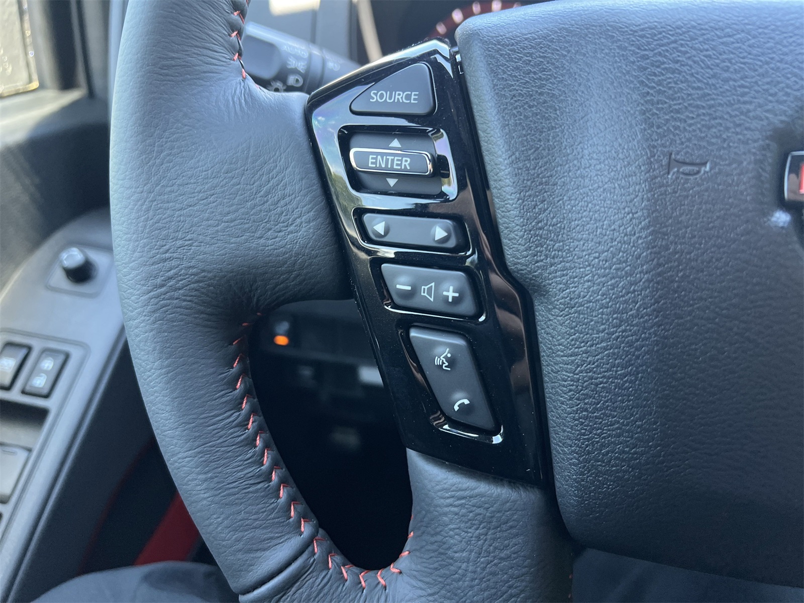 2025 Nissan Frontier PRO-X photo 15