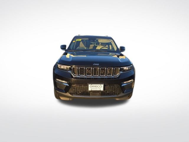 2022 Jeep Grand Cherokee Limited photo 2