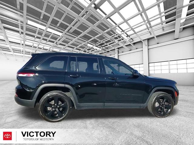 2023 Jeep Grand Cherokee Altitude X photo 2