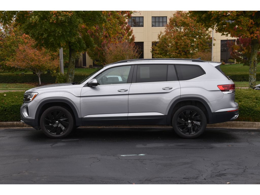 2024 Volkswagen Atlas SE Technology photo 2