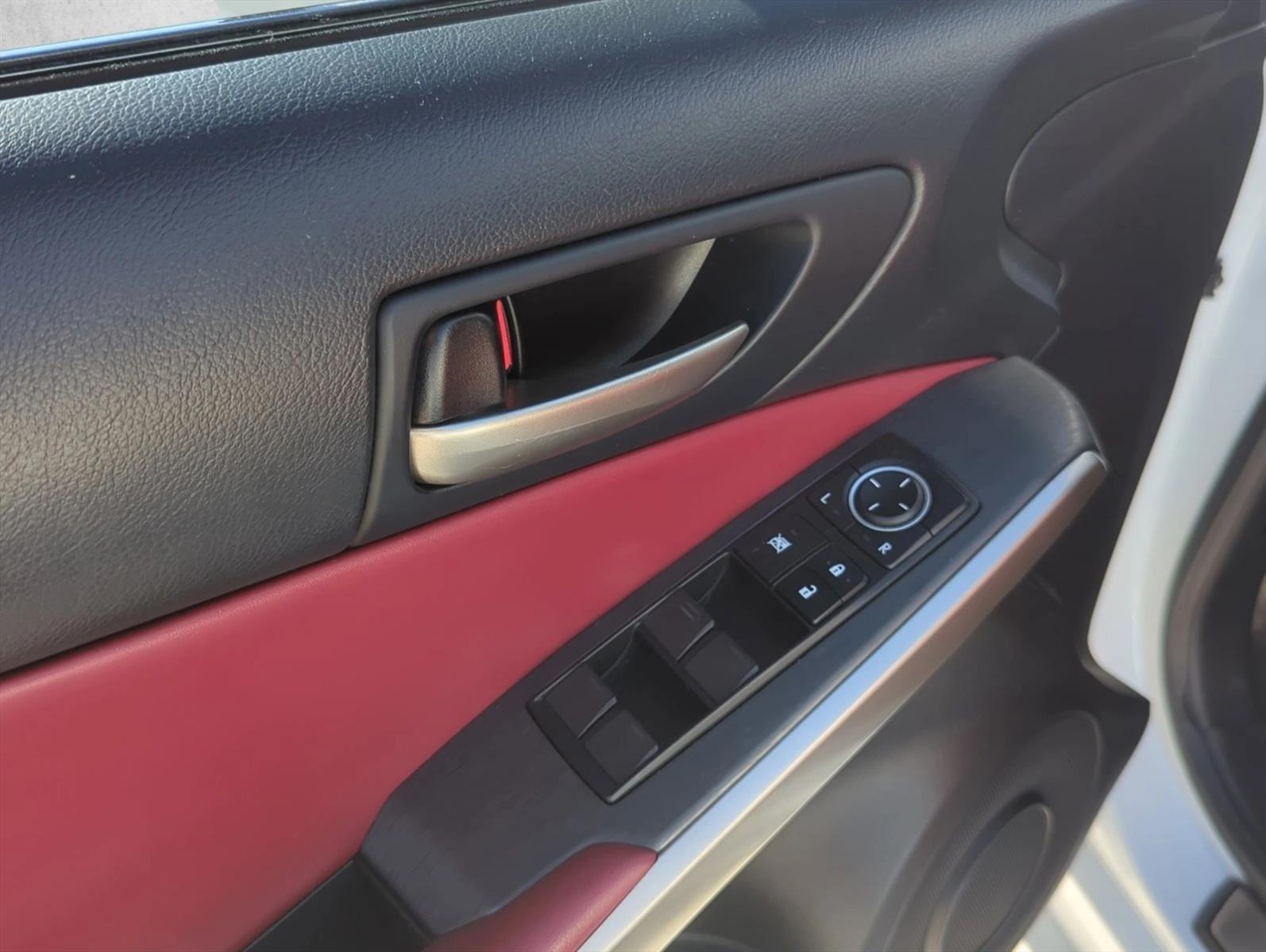 2020 Lexus IS 300 F SPORT photo 10