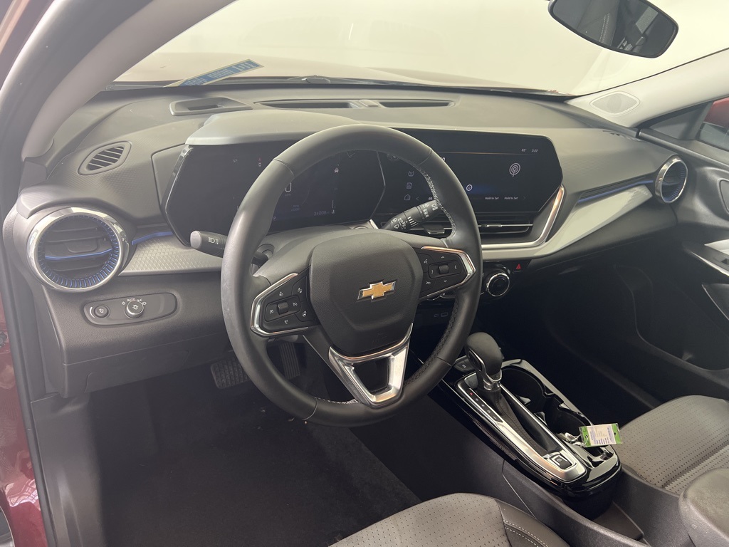 2024 Chevrolet Trax LT photo 3