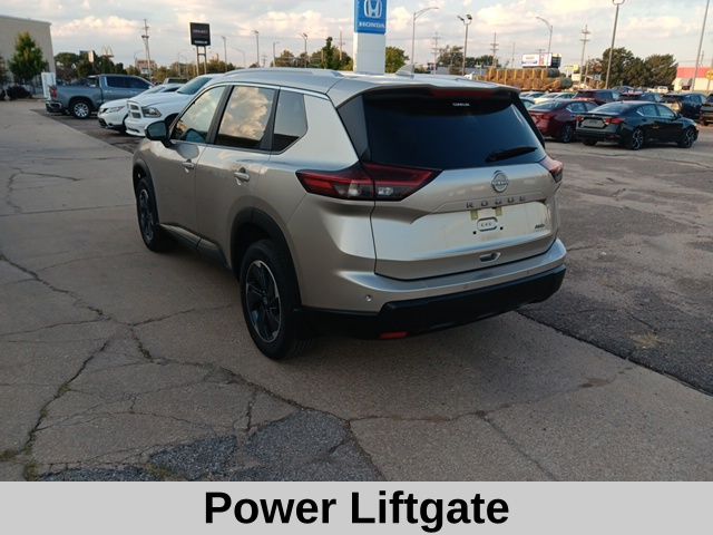 2026 Nissan Rogue SV photo 2