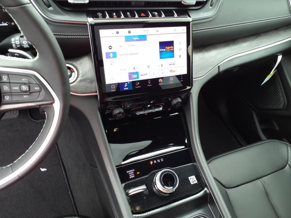 2025 Jeep Grand Cherokee Limited photo 16