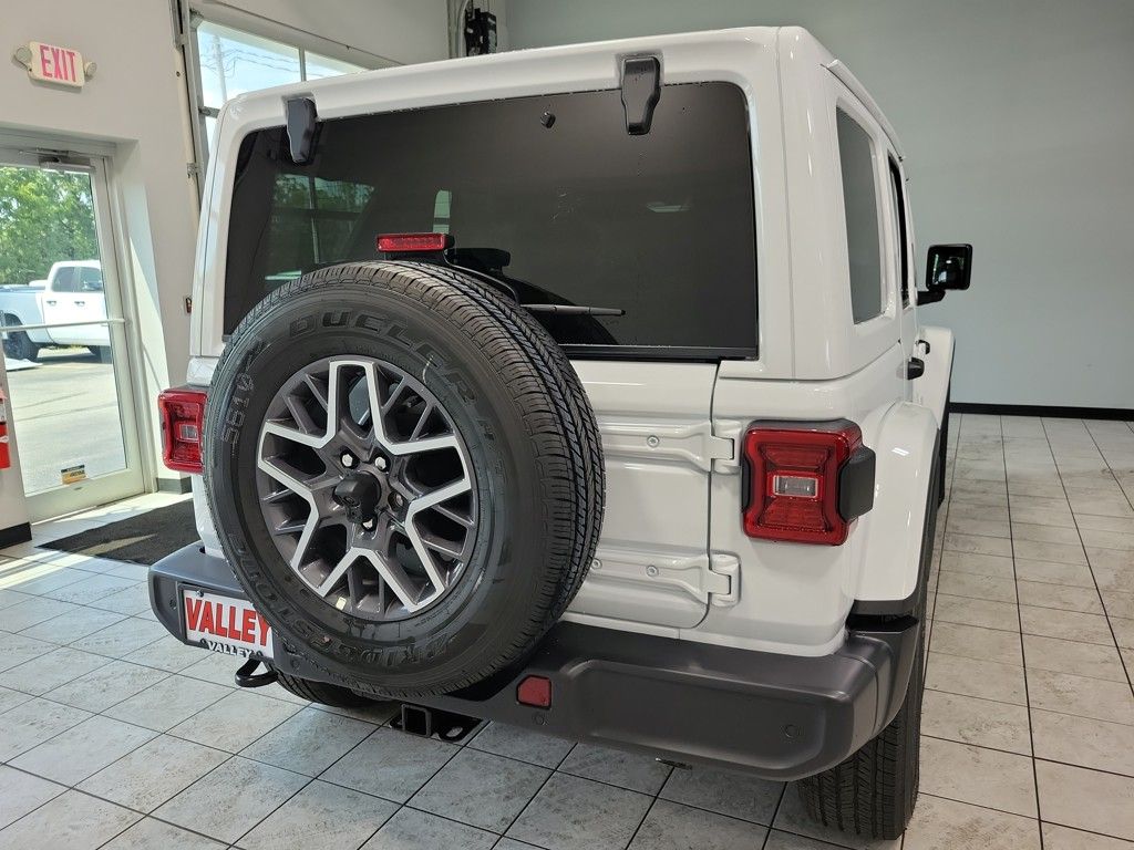 2025 Jeep Wrangler Sahara photo 26