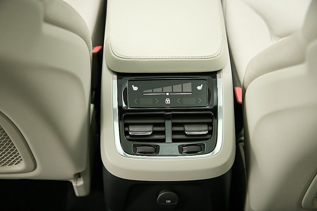 2023 VOLVO XC90 - Image 22