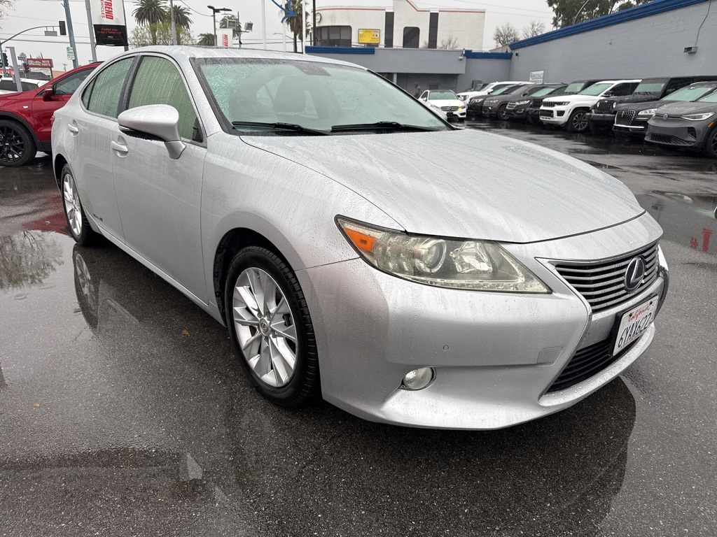 2013 Lexus ES 300h's photo