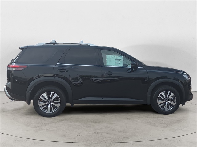 2025 Nissan Pathfinder SL photo 3