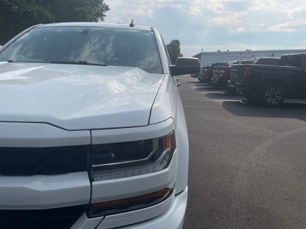2018 Chevrolet Silverado 1500 Custom photo 27