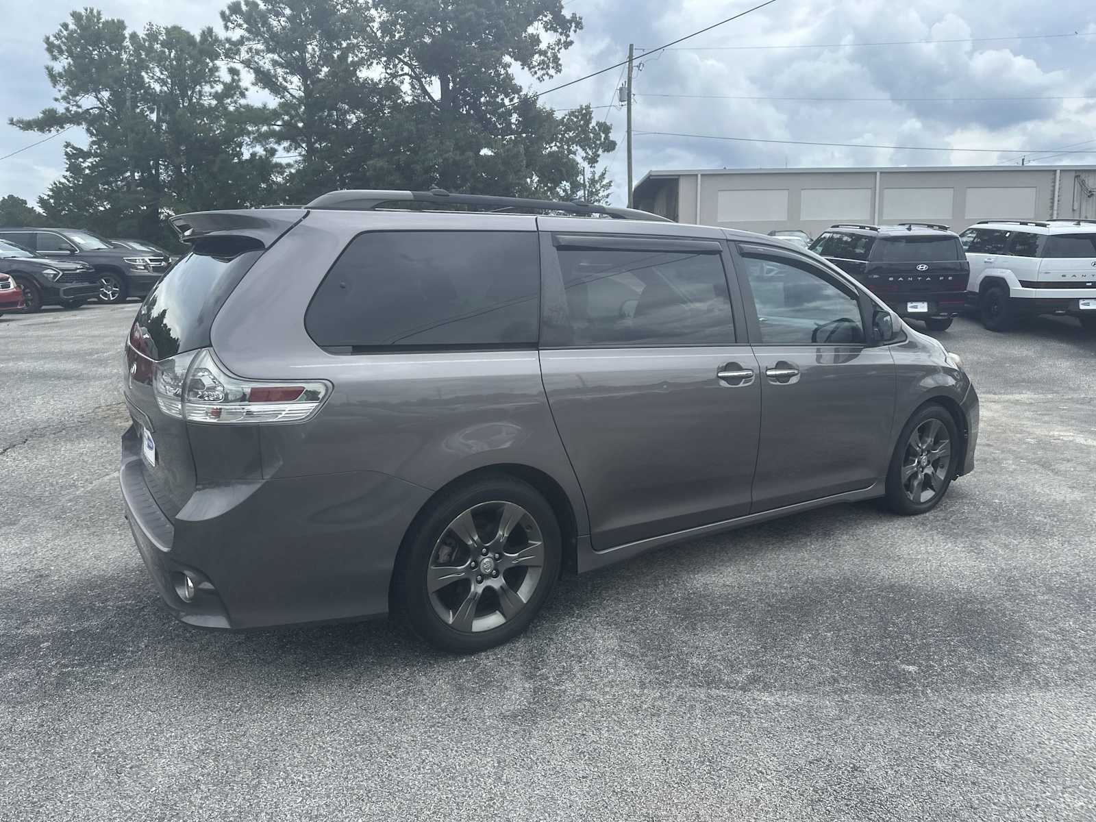 2016 Toyota Sienna SE Premium photo 4