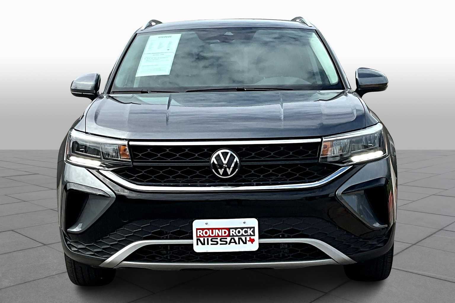 2024 Volkswagen Taos SE photo 3