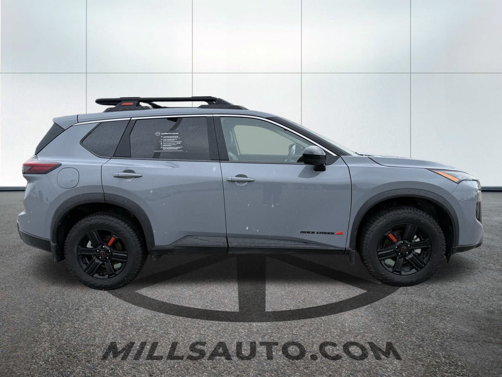 2025 Nissan Rogue SV photo 4