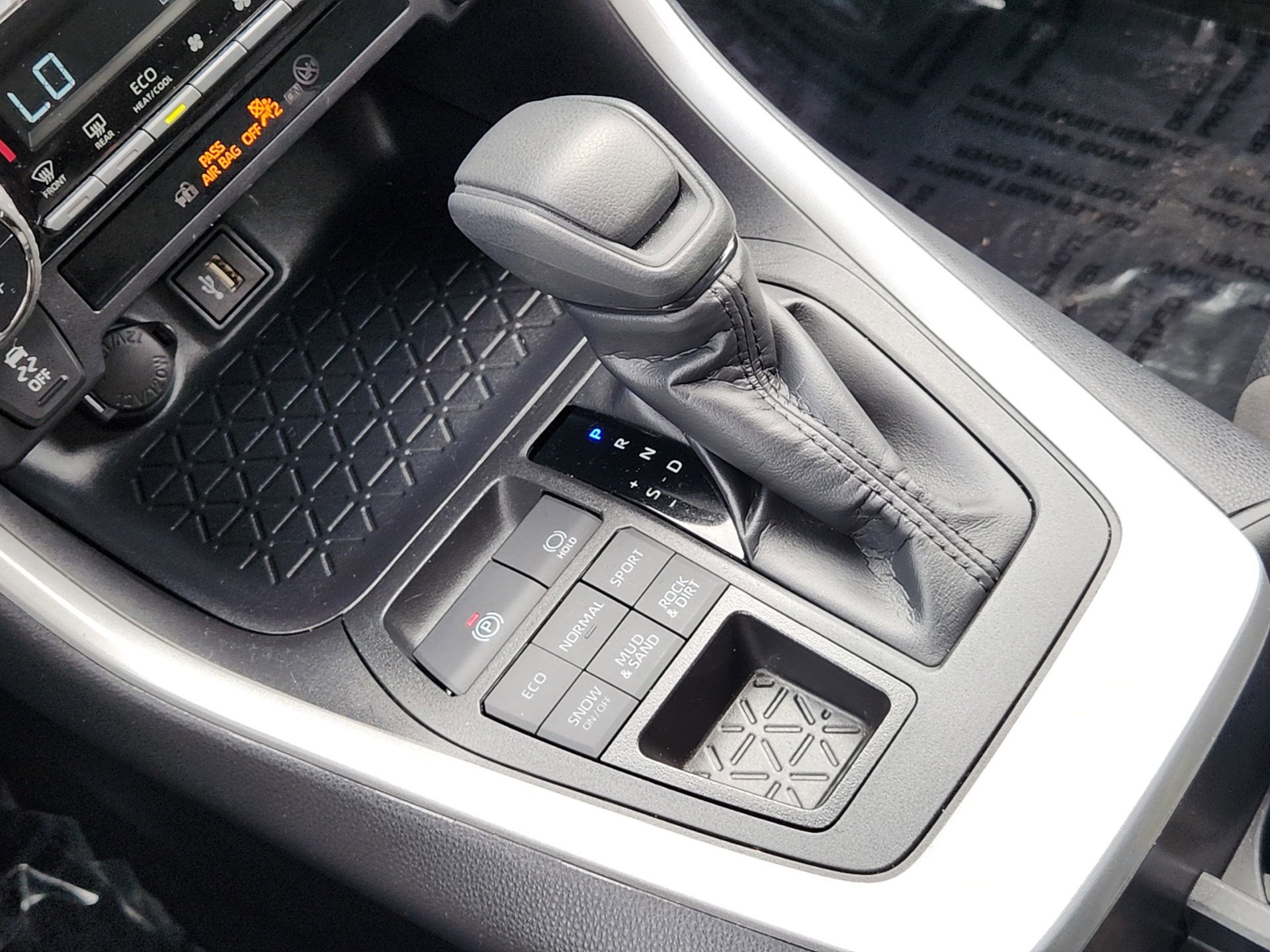 2025 Toyota RAV4 XLE photo 17