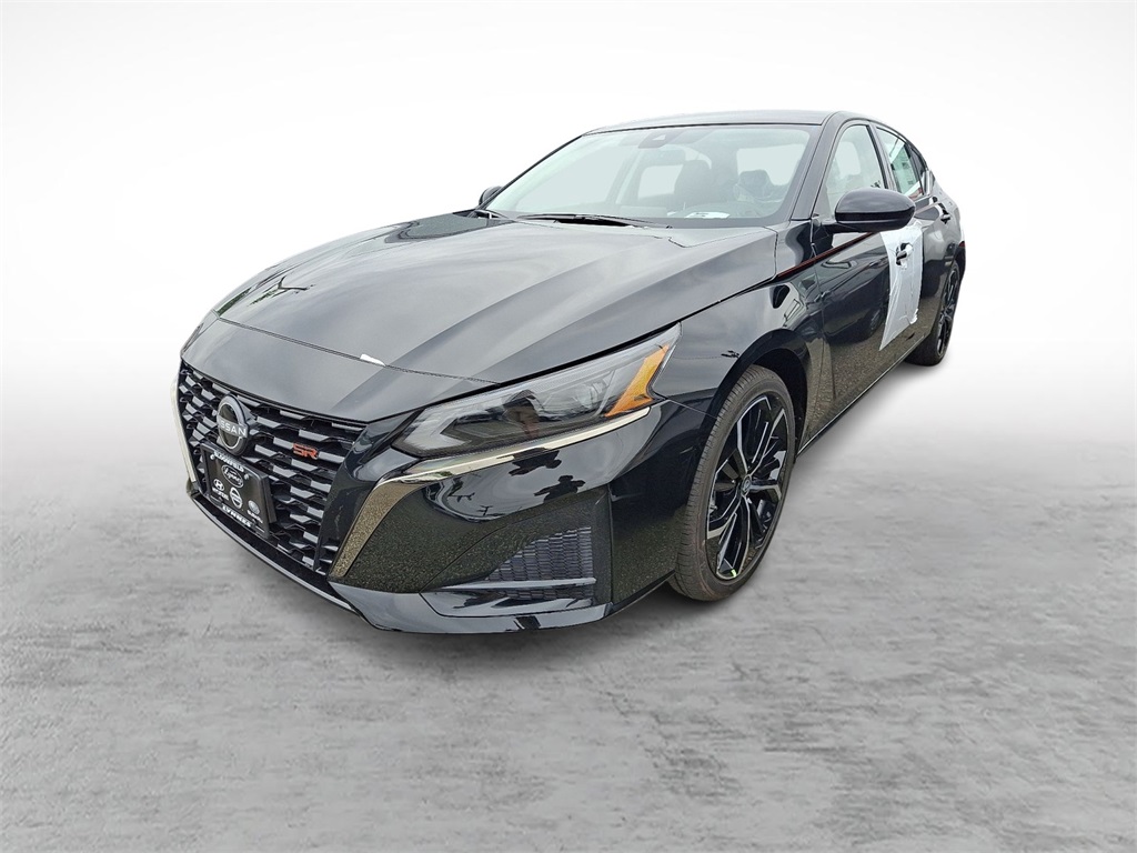 2025 Nissan Altima SR photo 3