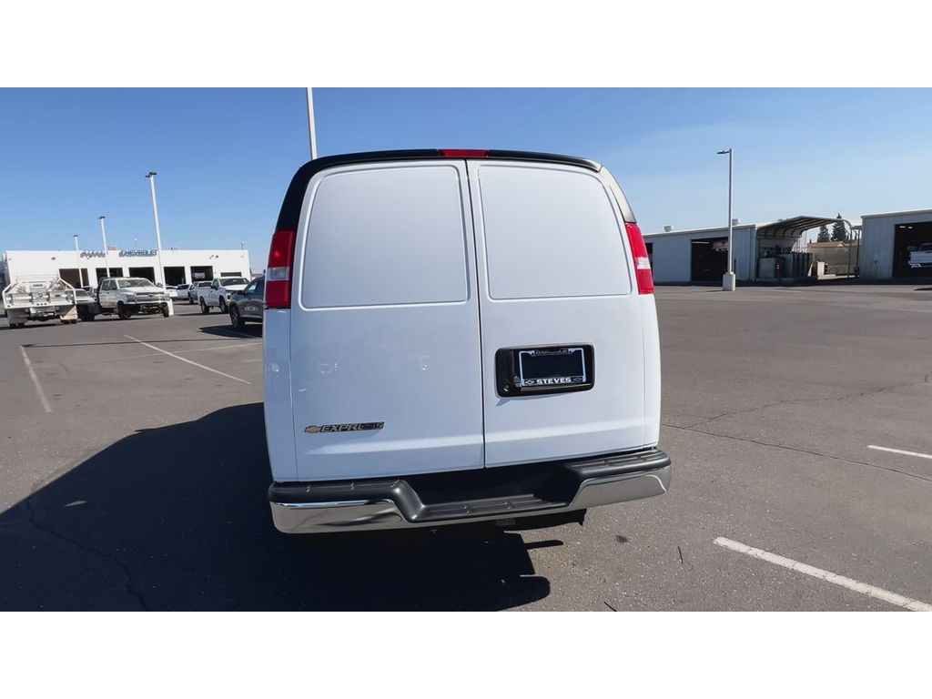 2025 Chevrolet Express Cargo 2500 photo 10