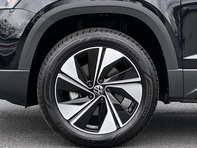 2025 Volkswagen Taos SE photo 14